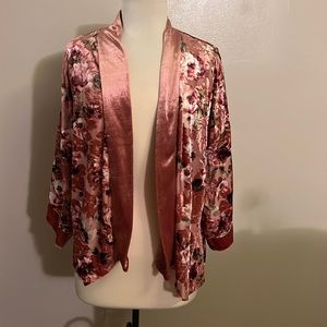 Crushed velvet floral kimono